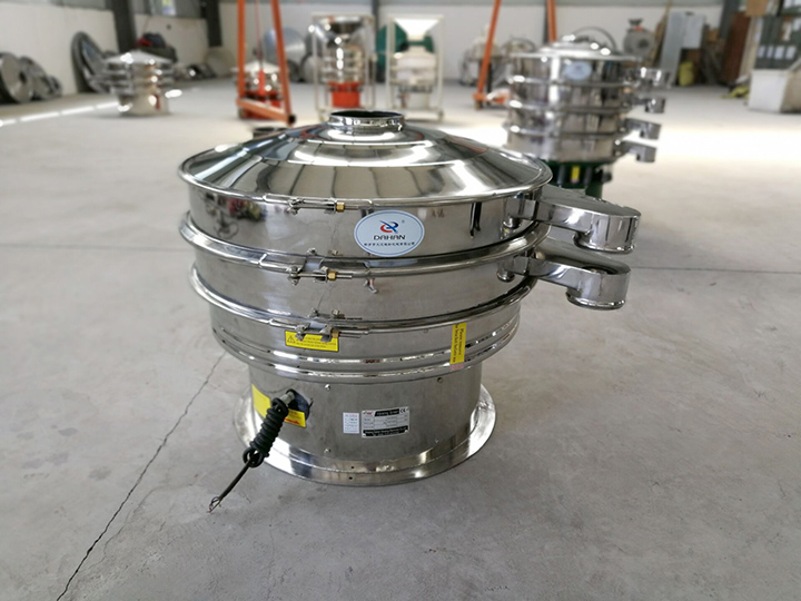 全不銹鋼振動(dòng)篩整機(jī)采用不銹鋼拋光而成，干凈衛(wèi)生，可避免原料被污染